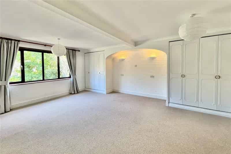 5 Bedroom Detached House Beaconsfield - Family Home Near Butlers Court School