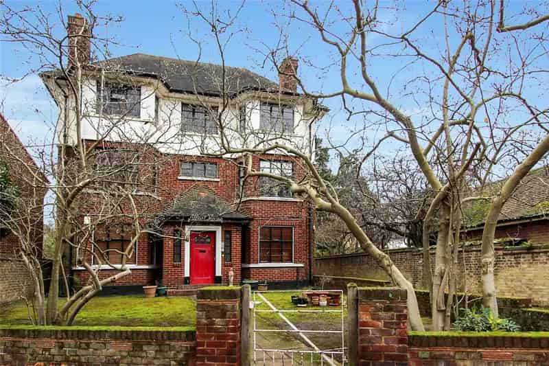 2 Bedroom Apartment Leigh on Sea The Corona Complex