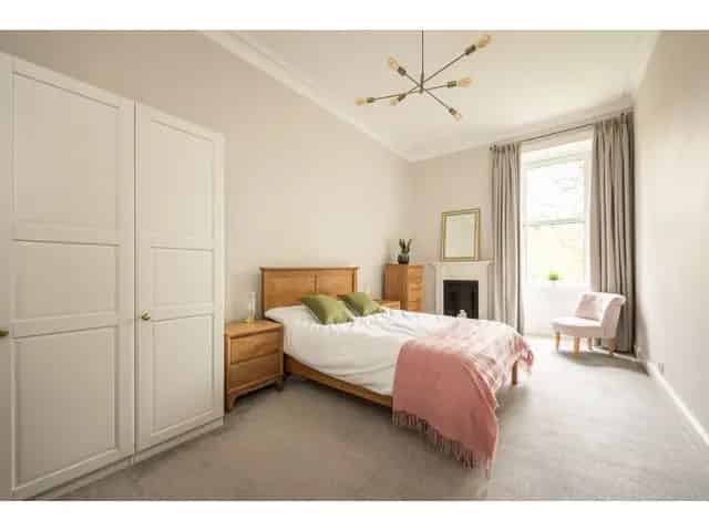 3 Bedroom Flat for Sale in Polwarth