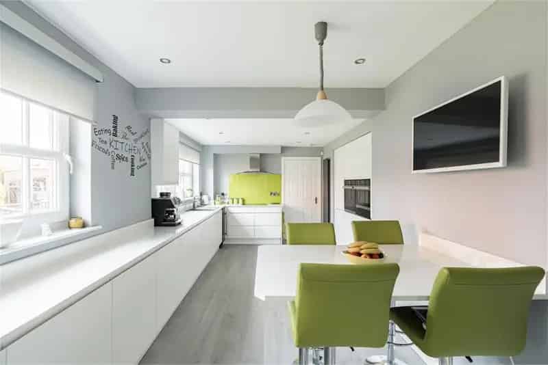 5 Bed Detached House with 3 Reception Rooms and Garden