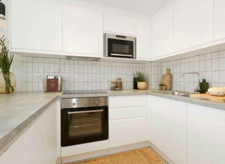 Canalside One Bedroom Apartment near Kings Cross