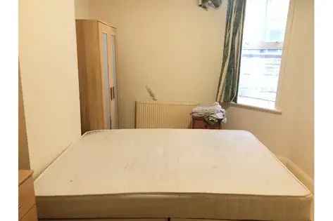 2 Bedroom Flat 72m² Fulham Palace Road Hammersmith
