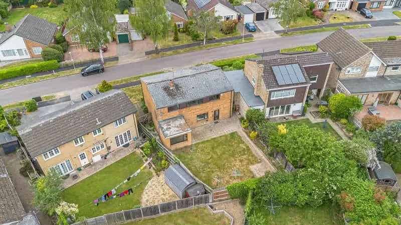 5 Bed Detached House For Sale in The Ryde Hatfield