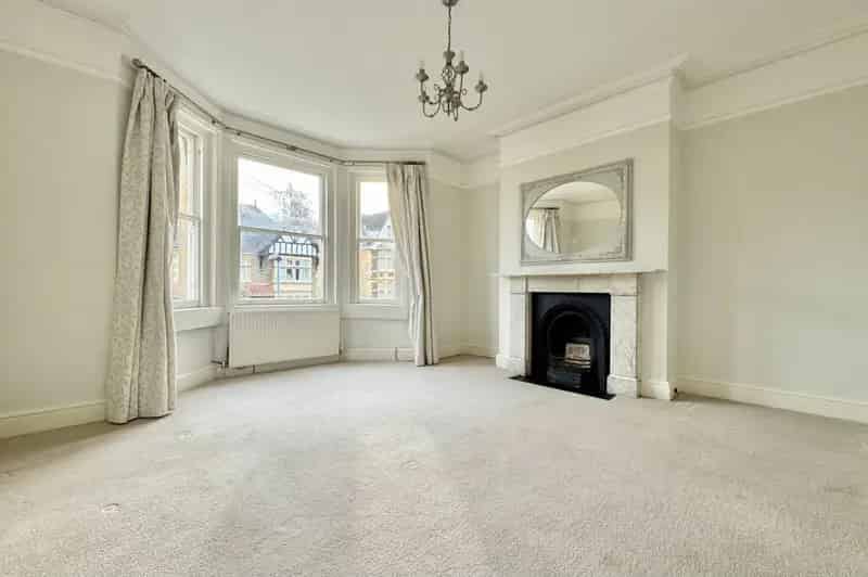 2 Bedroom Flat for Sale in Victorian House