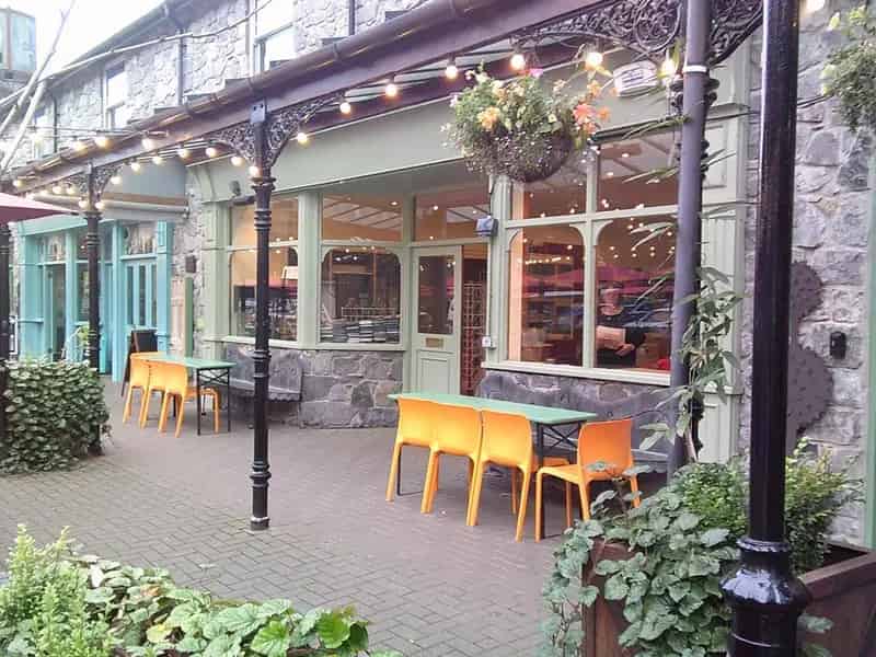 Shop to Let in Busy Tourist Destination