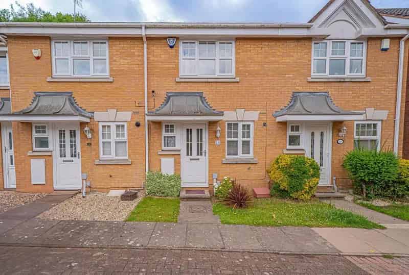 2 Bedroom Mid Terrace House For Sale