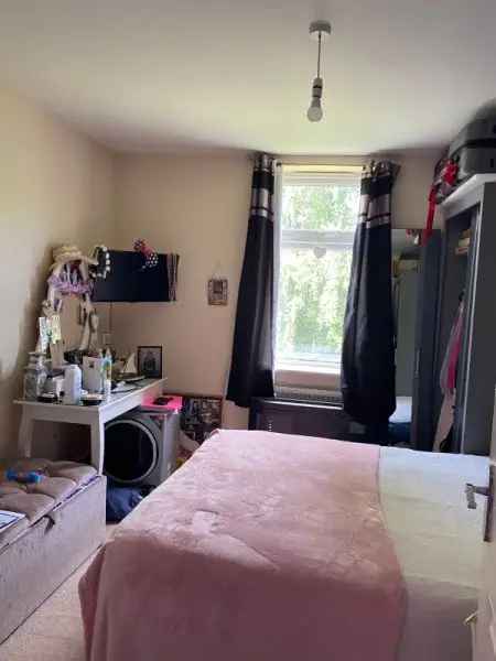 Flat For Rent in Waverley, England