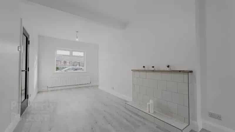 3 Bed Terrace House Refurbished Popular Location