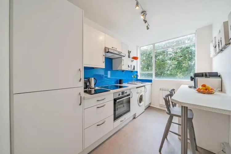 Flat For Sale in London, England