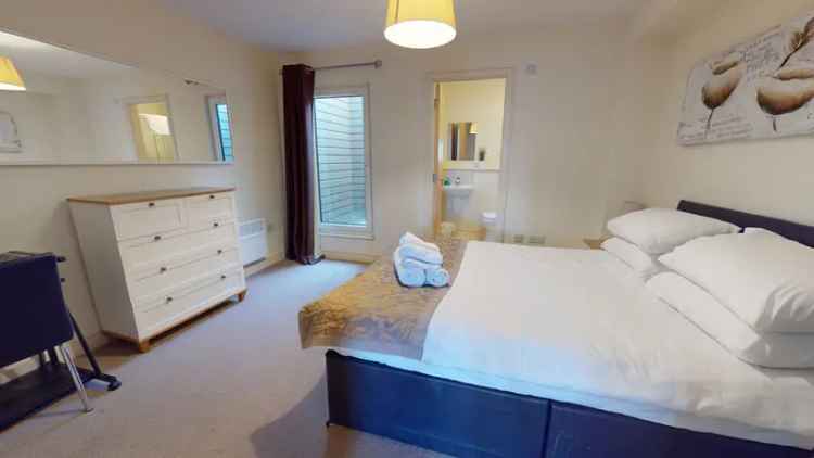 Apartment For Sale in Cheltenham, England