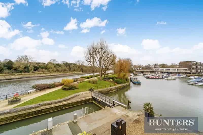 2 Bed Riverside Flat for Sale - Ground Floor, Terrace, No Chain