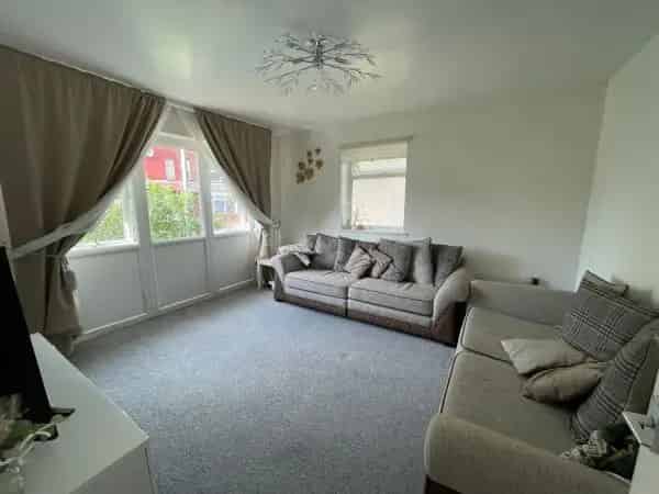 Lovely Bungalow Near Town Centre