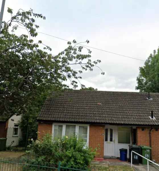 Bungalow For Rent in Wakefield, England