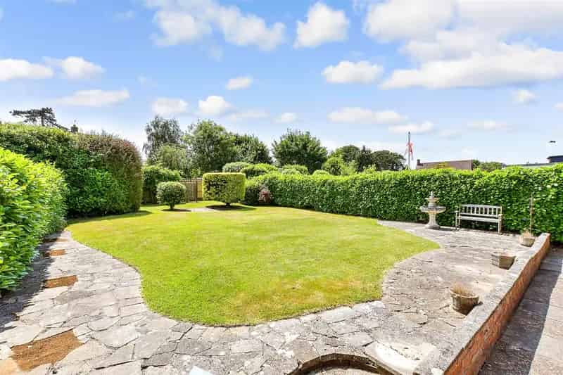 2 Bedroom Chalet Bungalow for Sale Near Schools in Ryde