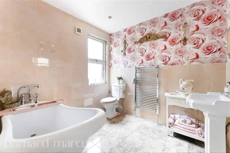 Four Bedroom Maisonette with Roof Terrace Near Tooting Broadway