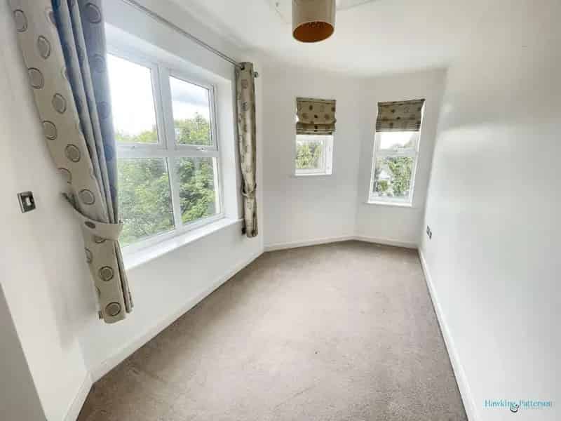 2 Bed Flat for Sale near Tudor Grange Park Solihull