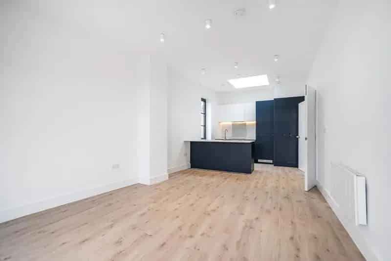 One Bedroom Apartment Near Tooting Common
