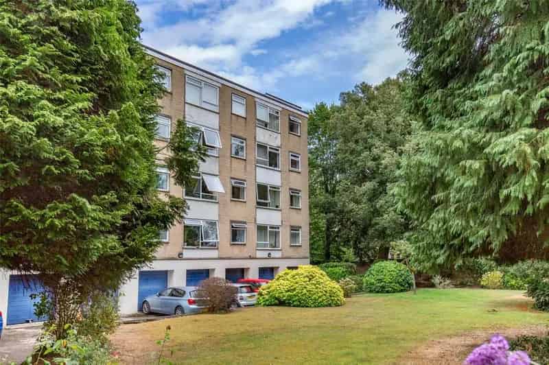 1 Bedroom Apartment for Sale in Clifton with Private Garage