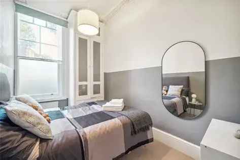 1 room flat of 106 m² in London