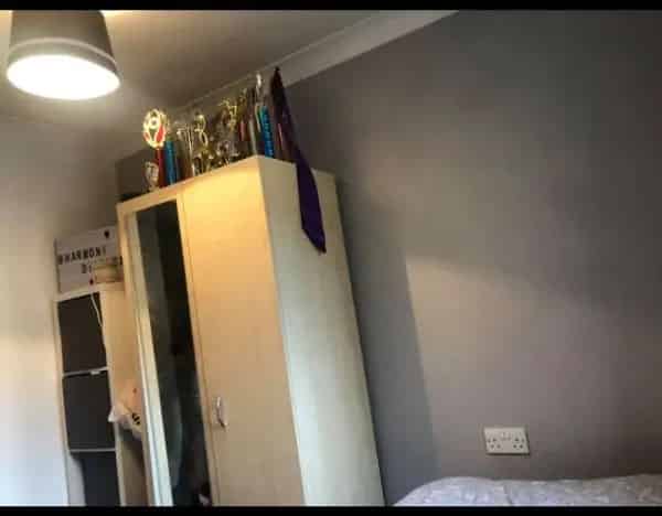 3 Bed House with Parking Near Me