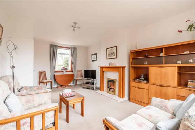 2 Bed Semi-Detached House with Garden - Ideal for First Time Buyers