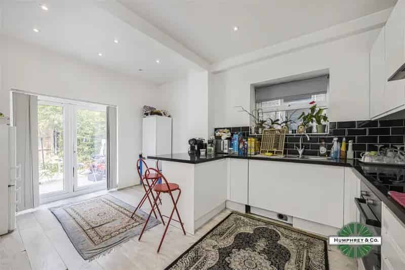 2 Bedroom Flat House to Rent