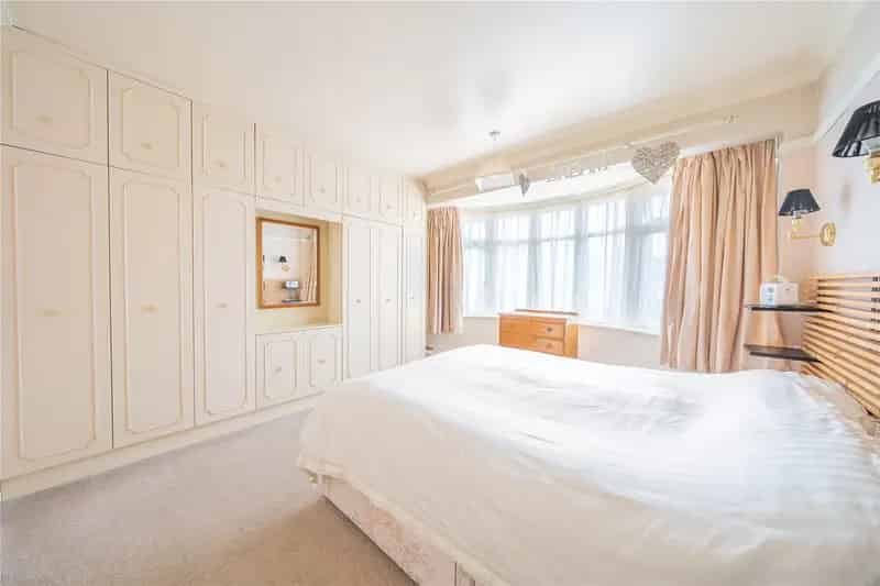Three Bedroom Family Home Large Garden Detached Garage Roundhay
