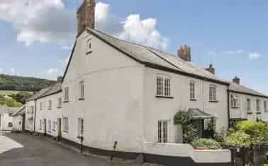 Spacious Refurbished Cottage with Courtyard Garden