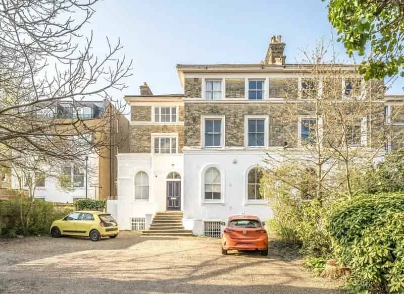 3 Double Bedroom House in Streatham with Private Garden and Parking