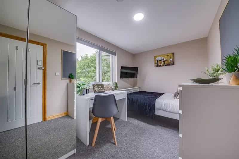 6 Bedroom Semi Detached House to Rent All Bills Included