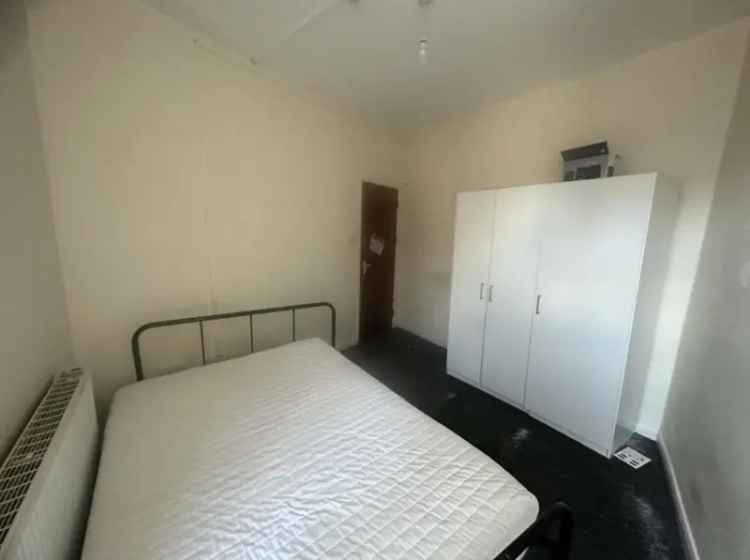 6 Bedroom HMO Flat For Sale Near Transport Links