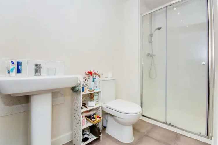 Executive 4-Bedroom Semi-Detached House in Quarrington