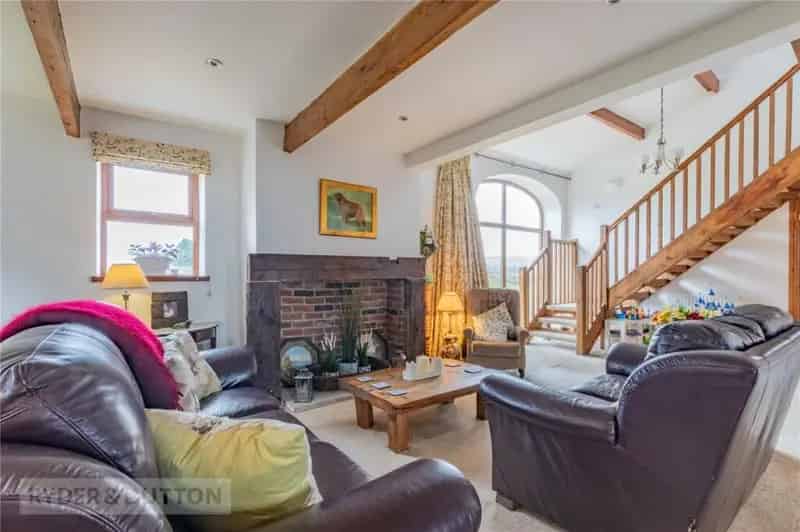 4 Bedroom Semi-Detached Barn Conversion For Sale