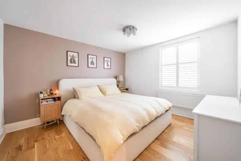 Acton Duplex Apartment with South-Facing Garden Near Tube