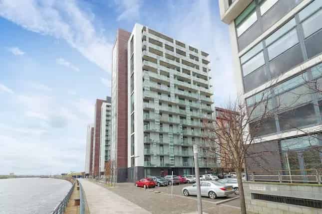 Flat for Sale in Castlebank Place Glasgow G11