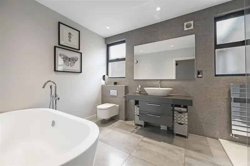 4 Bedroom House to Rent in Acton