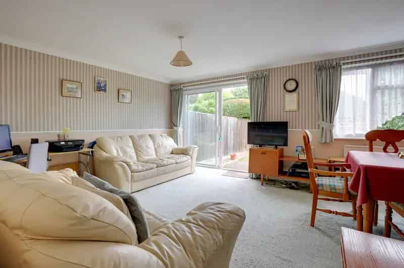 3 Bedroom Semi-Detached House to Rent
