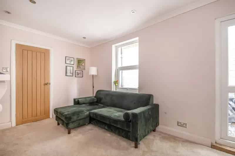2 Bedroom Victorian Flat for Sale in Nightingale Triangle