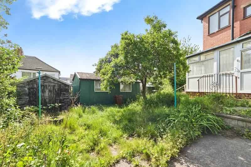 3 Bed Semi-Detached House Merton Gardens