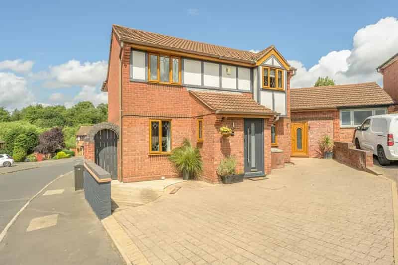 3 Bedroom Detached House For Sale