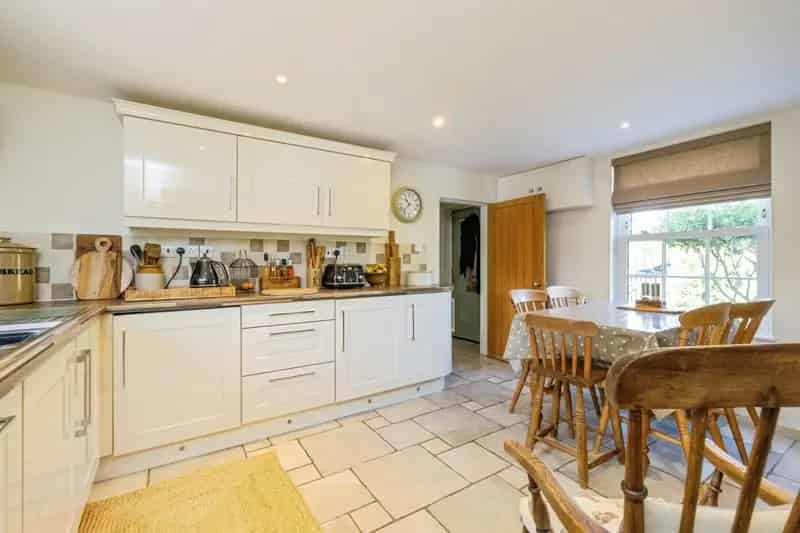 Spacious 3-Bed Detached House in Bassingham