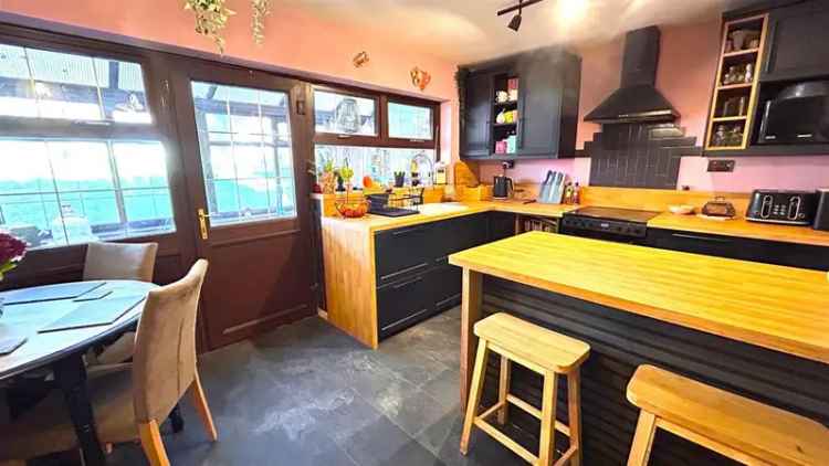 4 Bedroom End of Terrace House for Sale