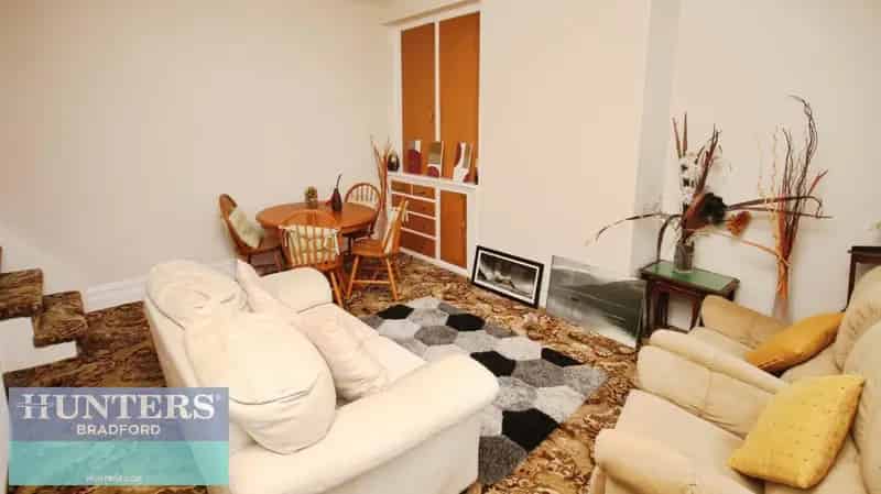 2 Bedroom House To Let - Modern Kitchen & Great Transport Links