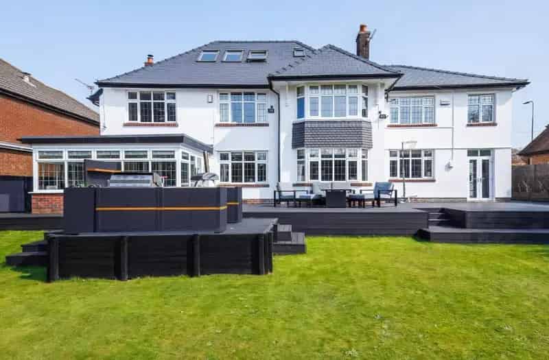 6 Bedroom House for Sale
