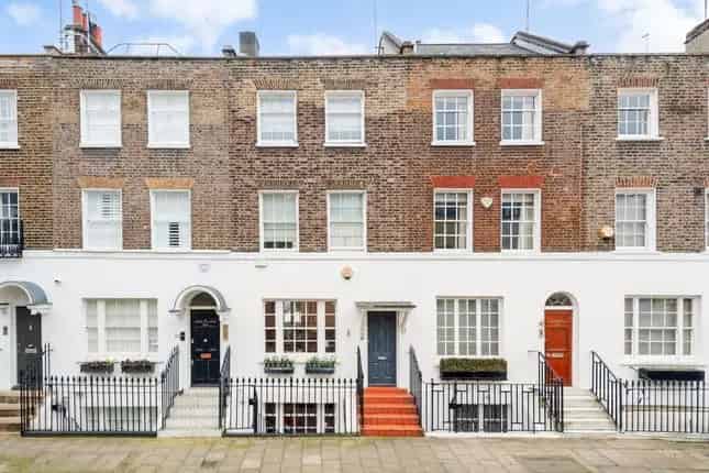Terraced House for Sale in Knightsbridge SW7