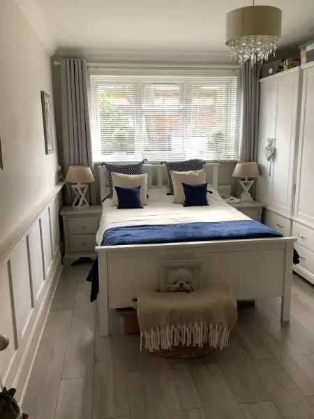 Flat For Rent in Corringham, England