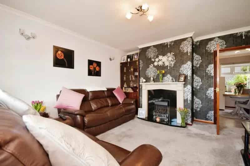 3 Bedroom End Town House For Sale