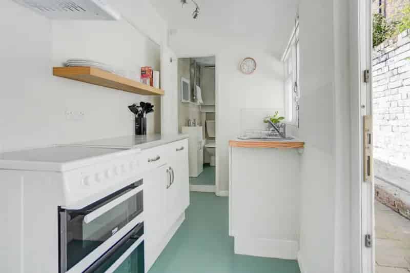 2 Bedroom Terraced House Preston Park Pets Considered