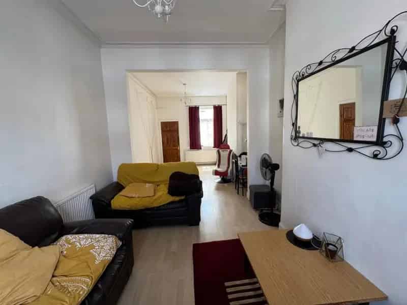3 Bedroom Mid Terrace House For Sale