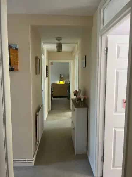 Large 3 Bedroom Ground Floor Flat Near Shops and Schools
